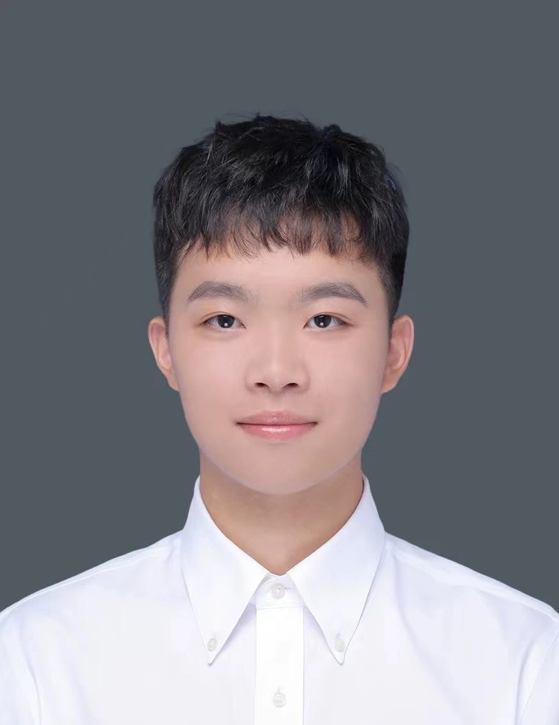 一個穿白襯衫的人