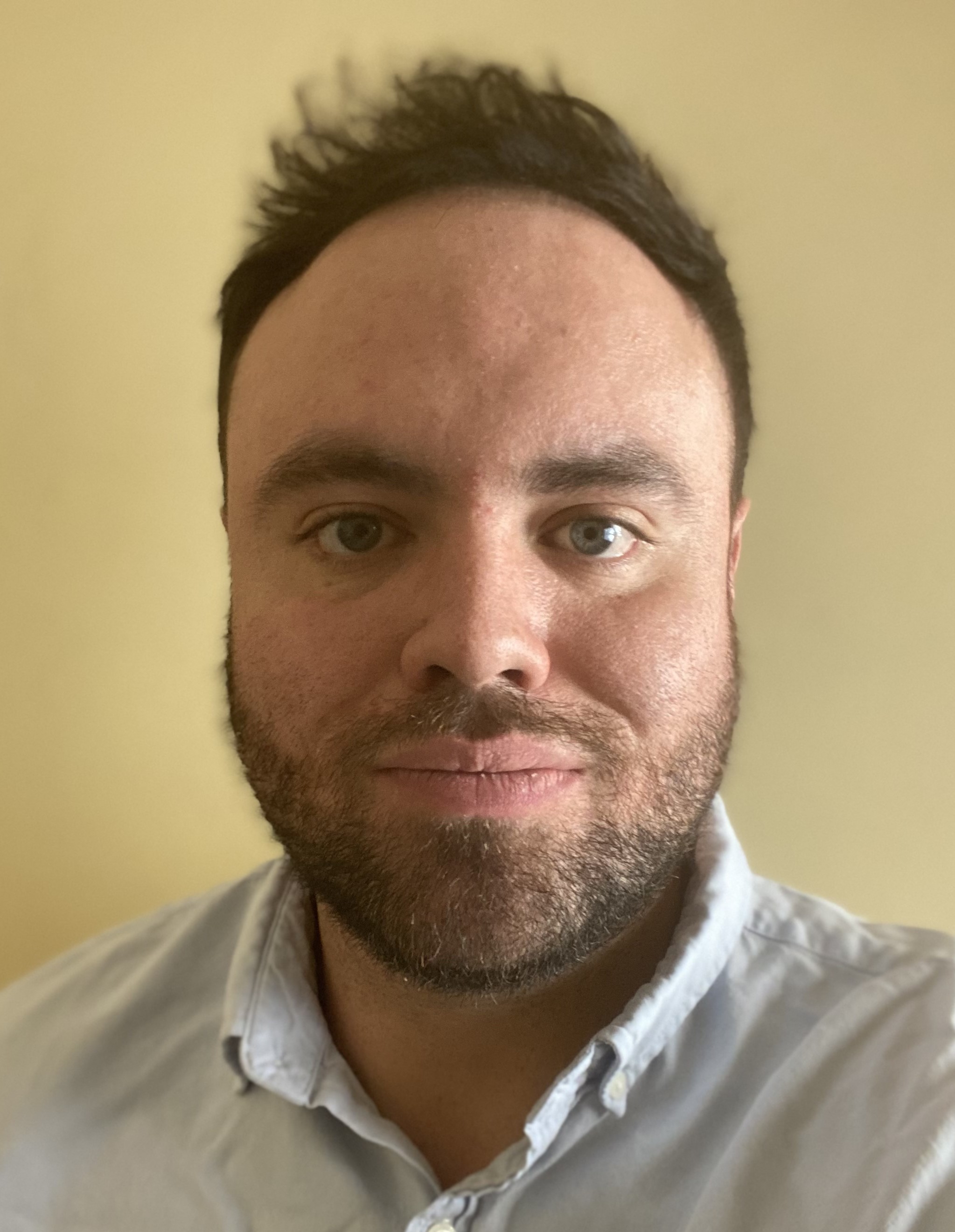 una persona con barba