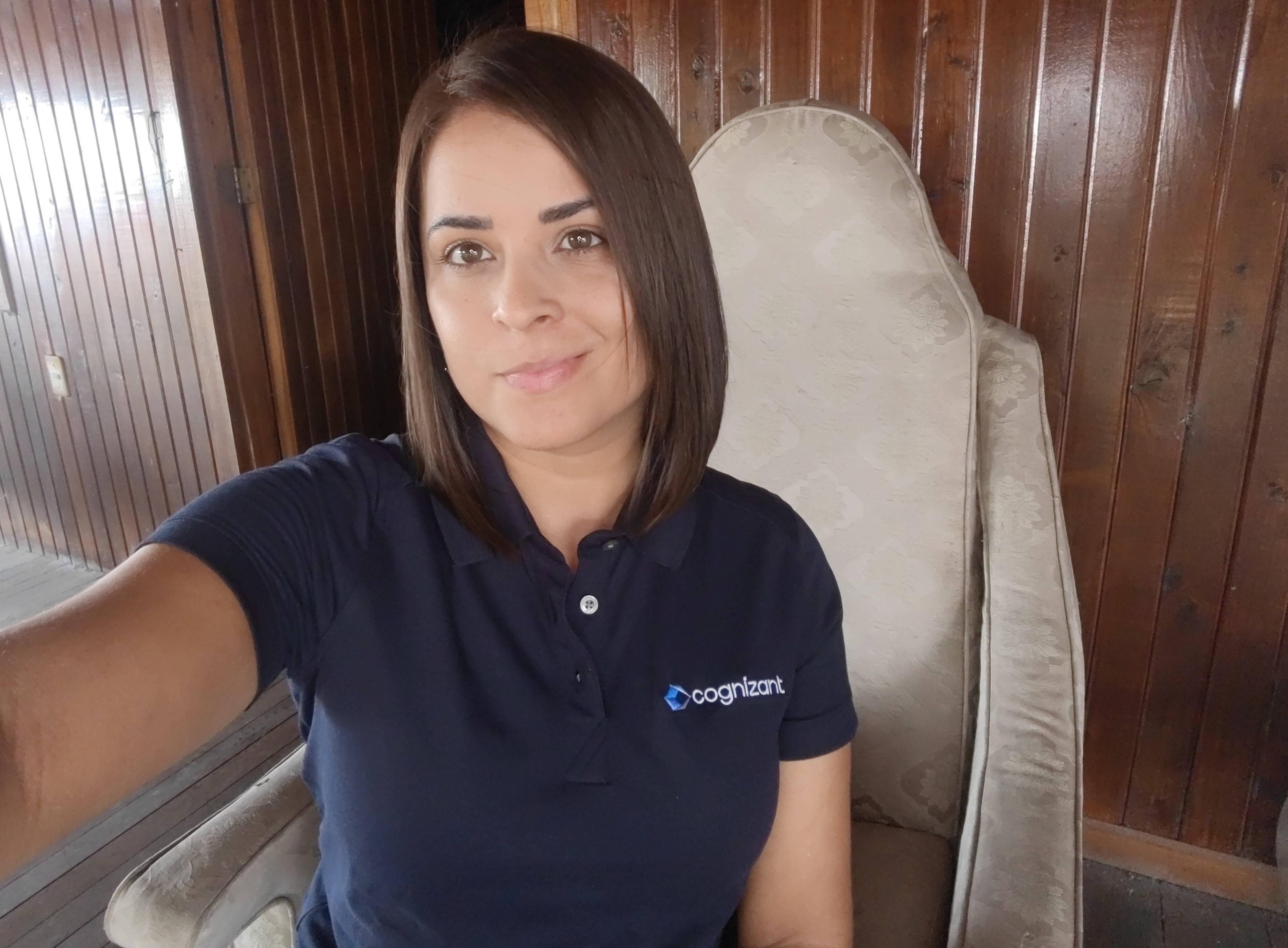 Una persona tomándose una selfie