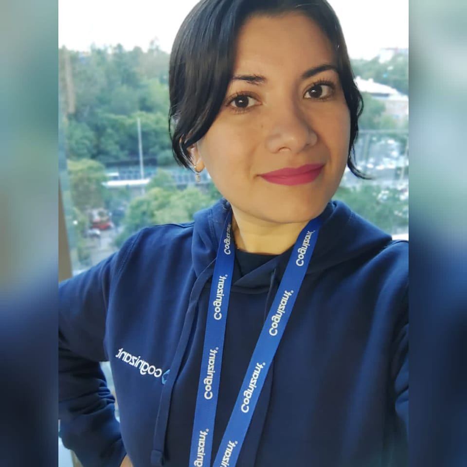 Una persona tomándose una selfie